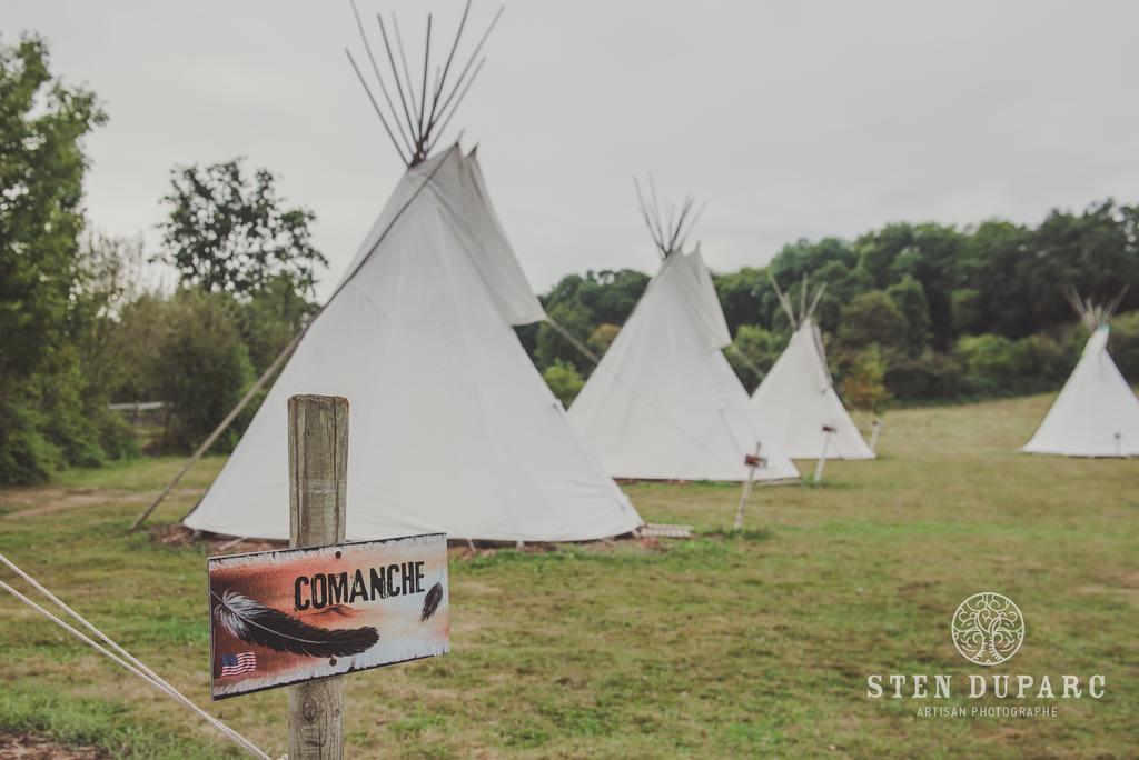 Hotel Les Tipis Du Bonheur De Vivre Brûlon Exterior foto
